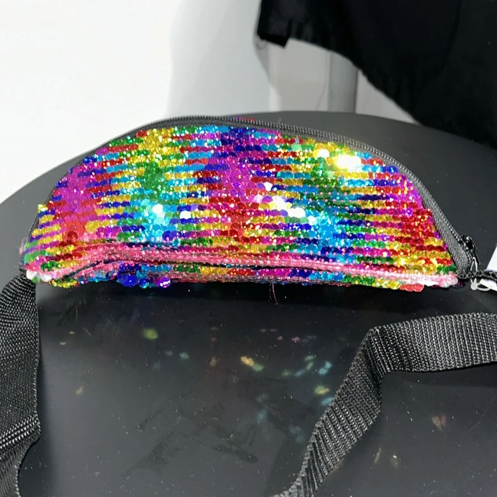 Claire’s speaker waist bag - Picture 3 of 7